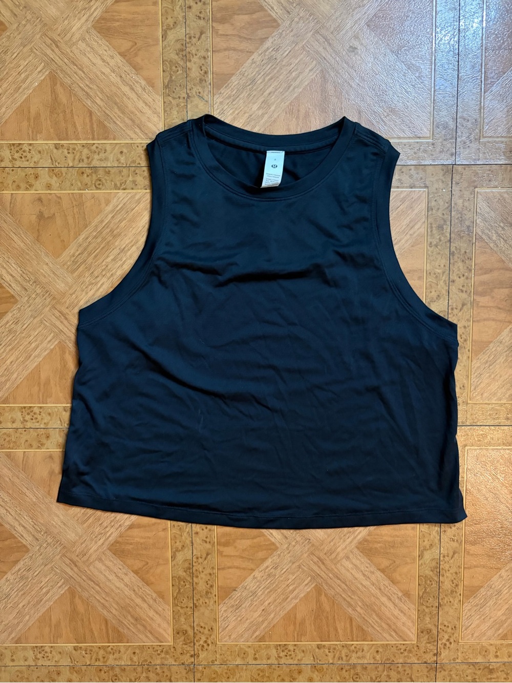 Lululemon athletica Ultralight Black Cropped Tank Top Shirt Sz 8